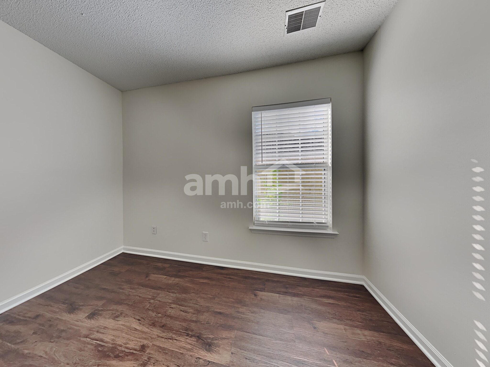 Building Photo - 114 Blue Jasmine Ln
