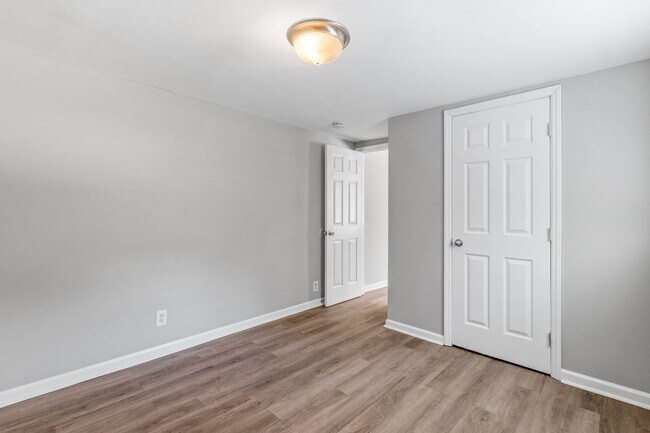 Building Photo - Updated Home with Hardwood Floors, LR & De...