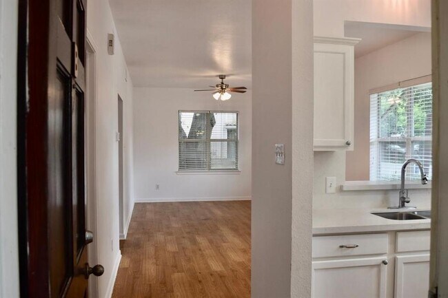 Primary Photo - 2302 Colorado St