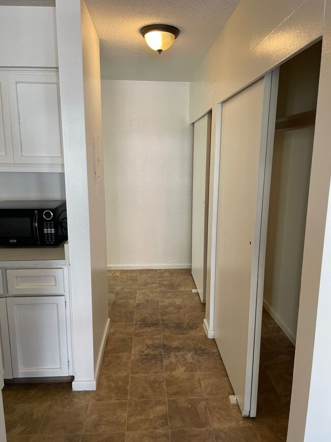 Building Photo - Studio Apartment on Las Vegas Strip - Close to all of the Excitement & More!!