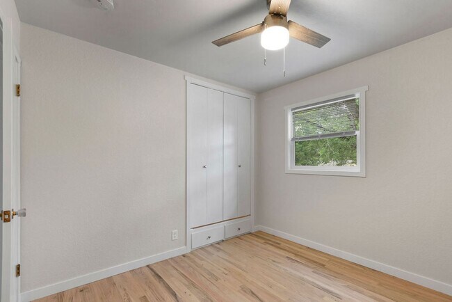 Building Photo - 4 Bedroom completely remodeled home in Fort Collins