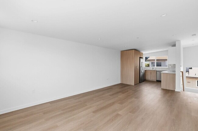 Building Photo - 6640 Valjean Ct