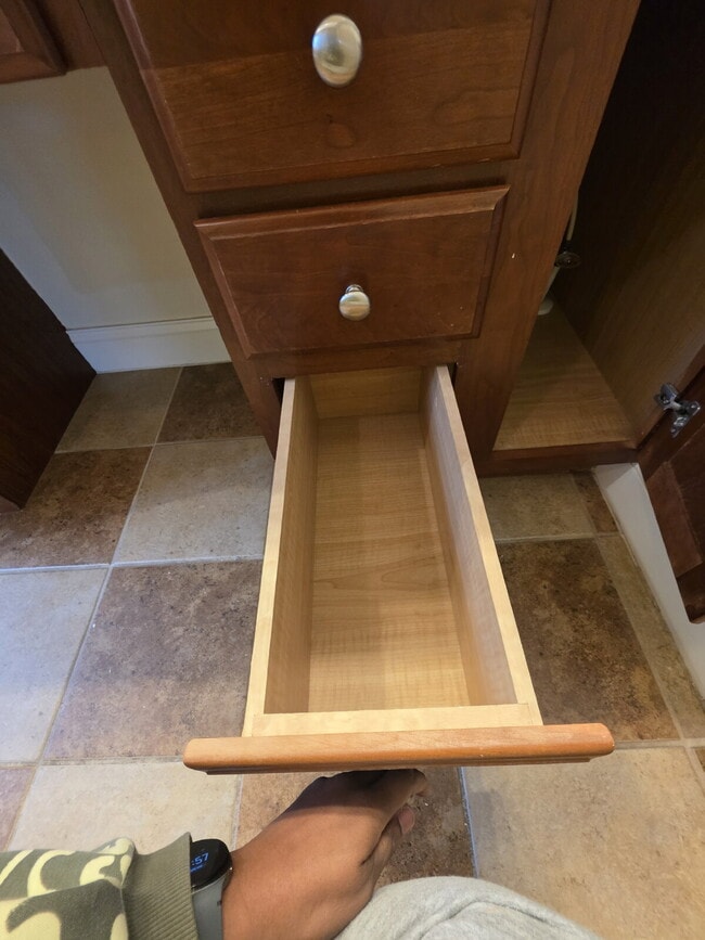 Building Photo - Spacious 4-Bedroom Home for Rent in Kings ...