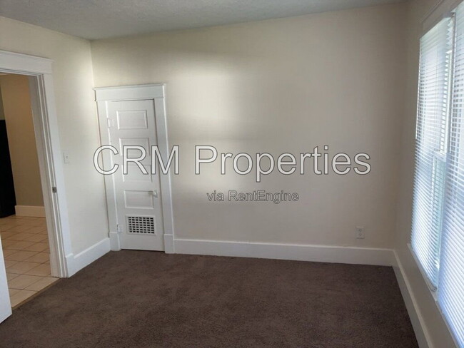 Building Photo - 837 S Armstrong St