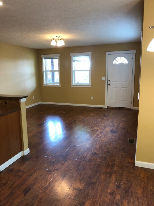 Family Room - 116 5th St