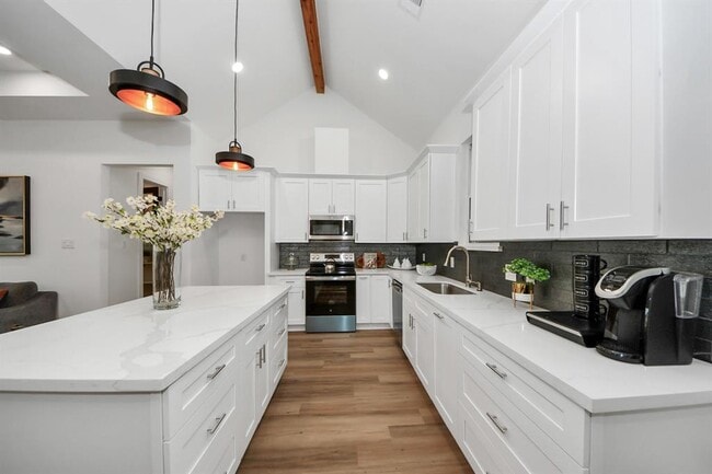 Building Photo - 23855 Creek Wood Dr