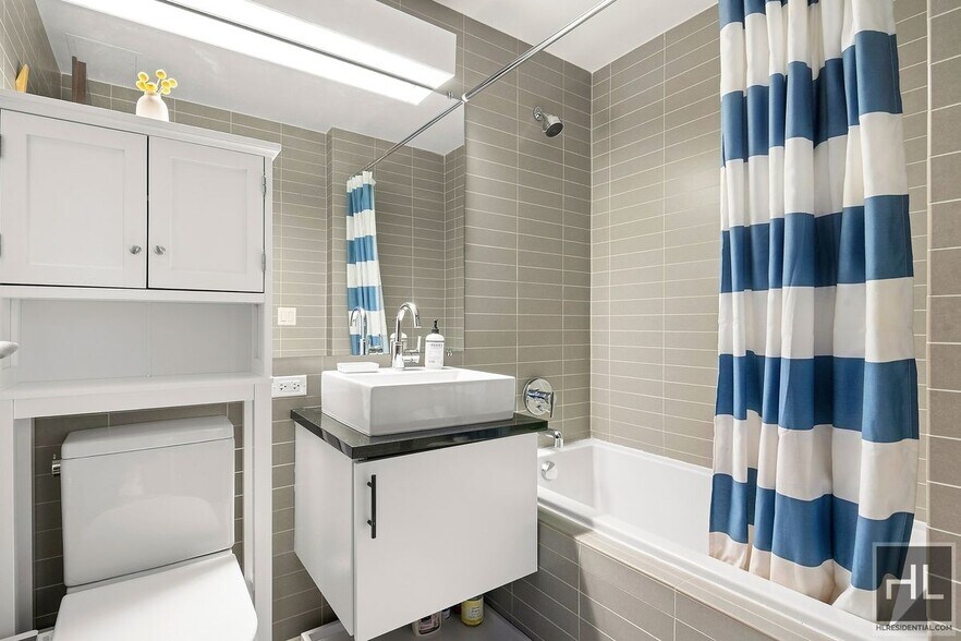 Building Photo - Furnished 2bed/2bath Penthouse w/Views