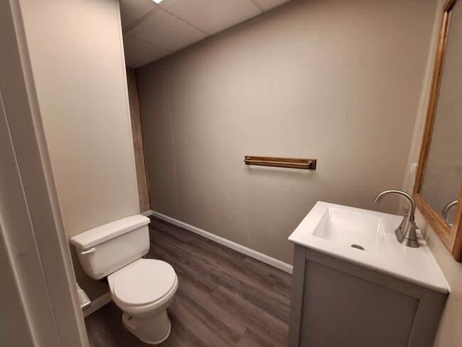 Building Photo - 2 Bedroom Home - Open August 1st!