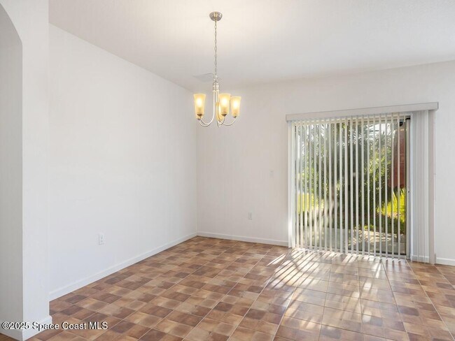 Building Photo - 1440 Lexington Square SW