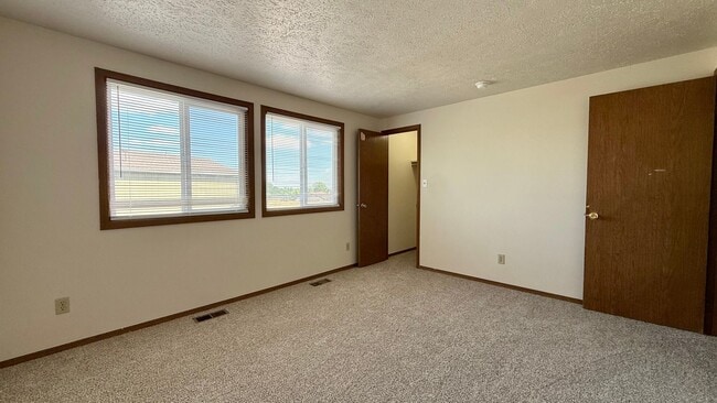 Building Photo - Move in Ready home on Piros