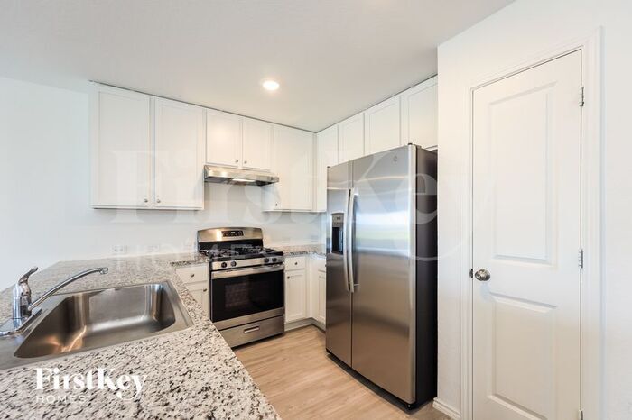 Building Photo - 1347 White Willow