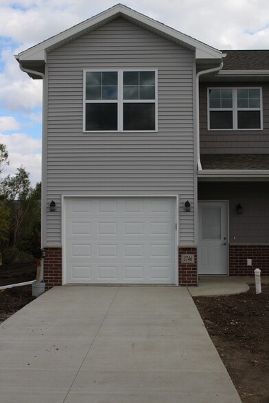 Building Photo - 3708 Ravenwood Cir