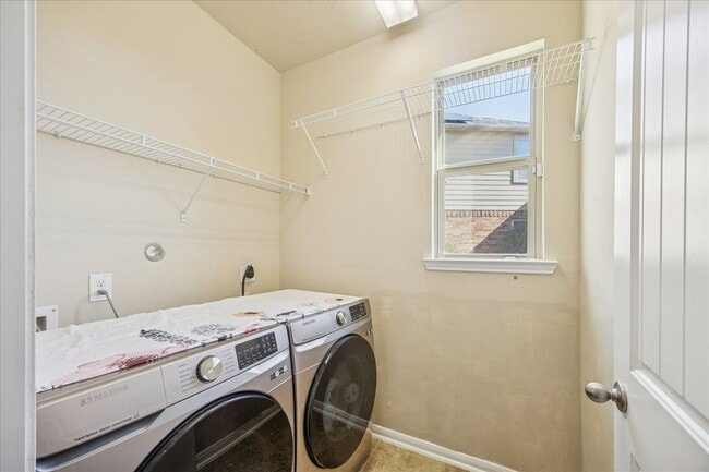 Building Photo - 8103 Heartbrook Field Ln