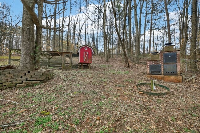 Building Photo - 3 bedroom Ranch with partially finished basement