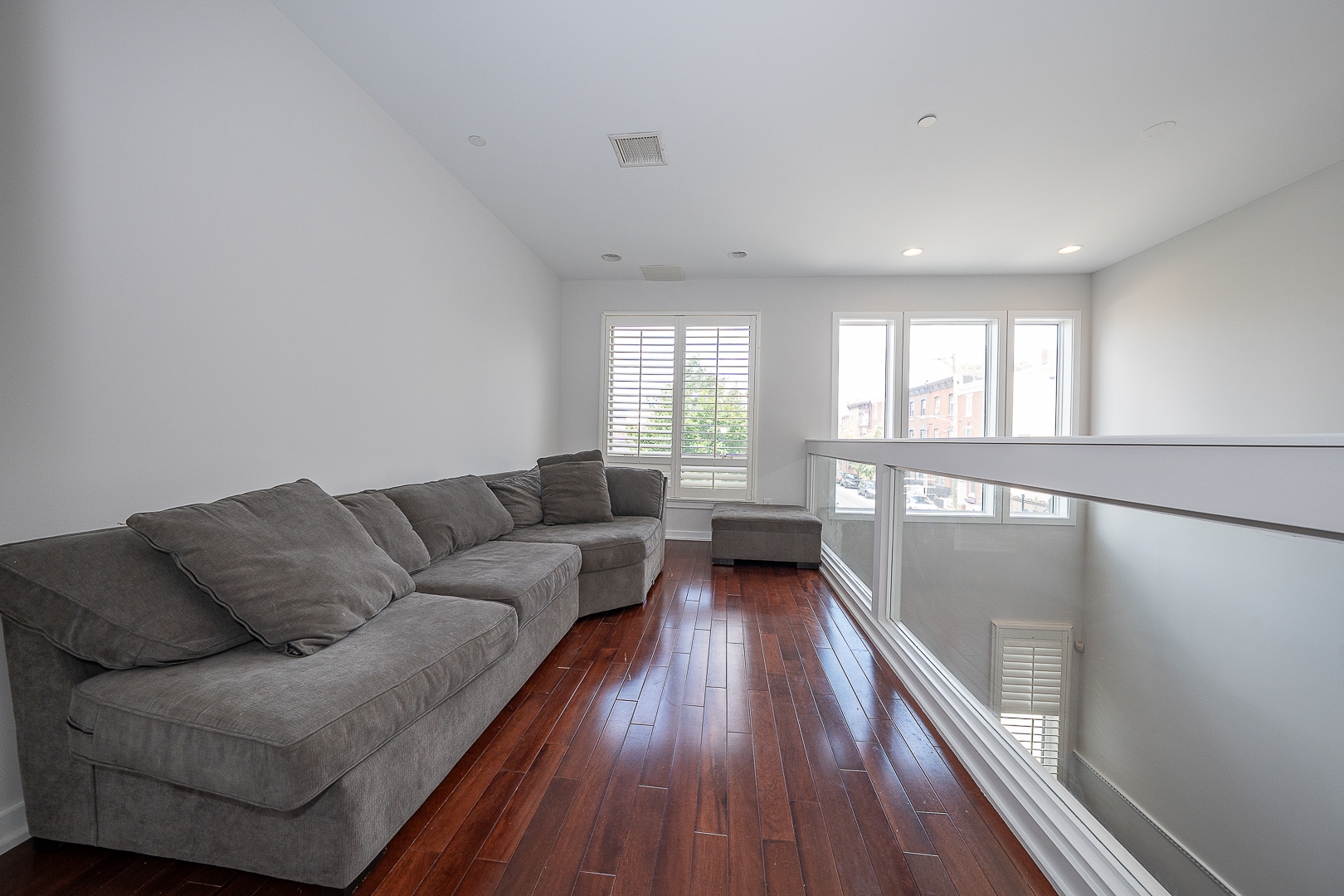 Building Photo - 601 Poplar St