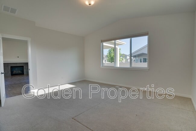 Building Photo - 2172 W Camus Dr