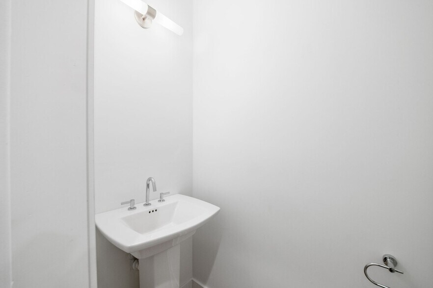 Building Photo - 2986 Bernard View Ln