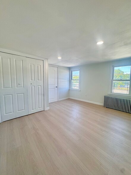Building Photo - 249 N Macquesten Pky