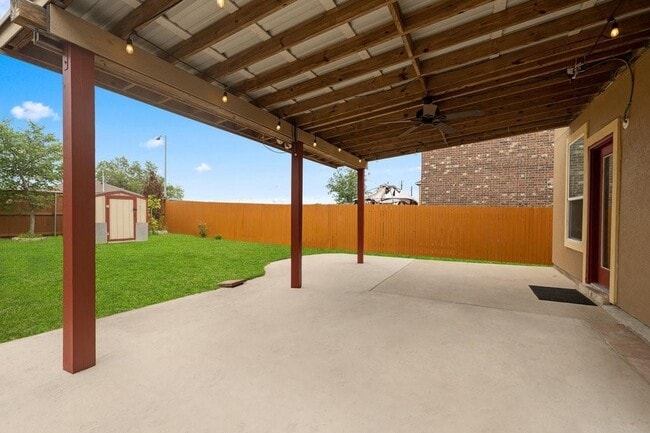 Building Photo - 10909 Helms Deep Dr