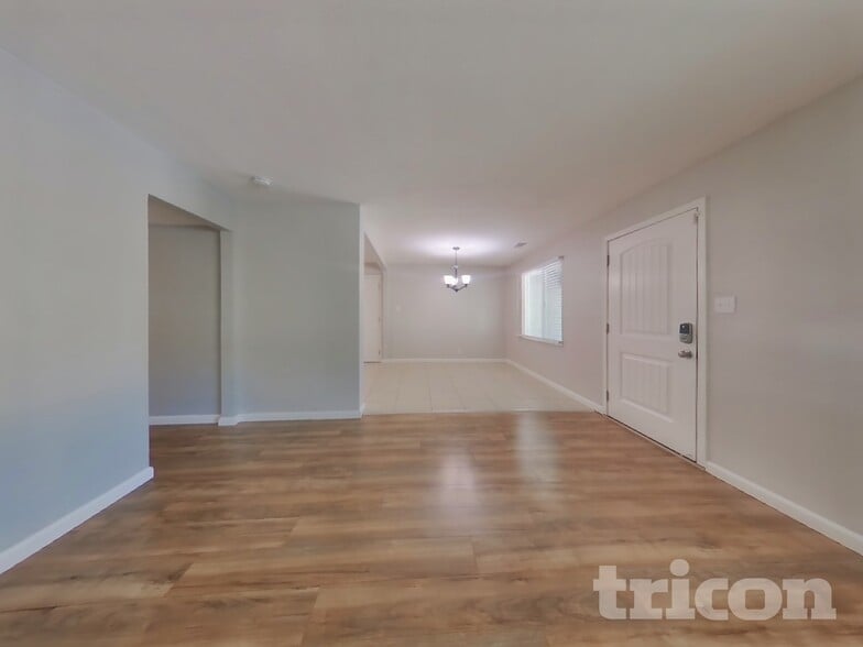 Building Photo - 5041 Whittier Dr