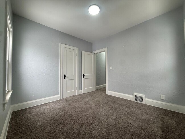 Building Photo - 2174 Oakdale Rd