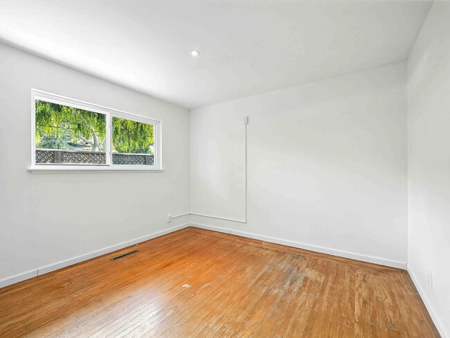 Building Photo - 31139 Chicoine Ave