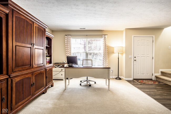 Building Photo - 14924 Oak Rd