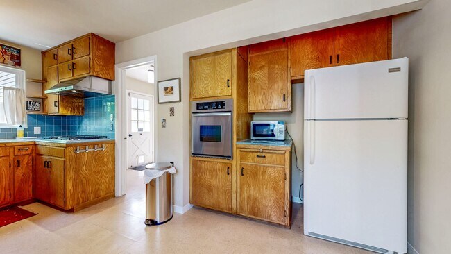 Building Photo - 4560 Sullivan Ct