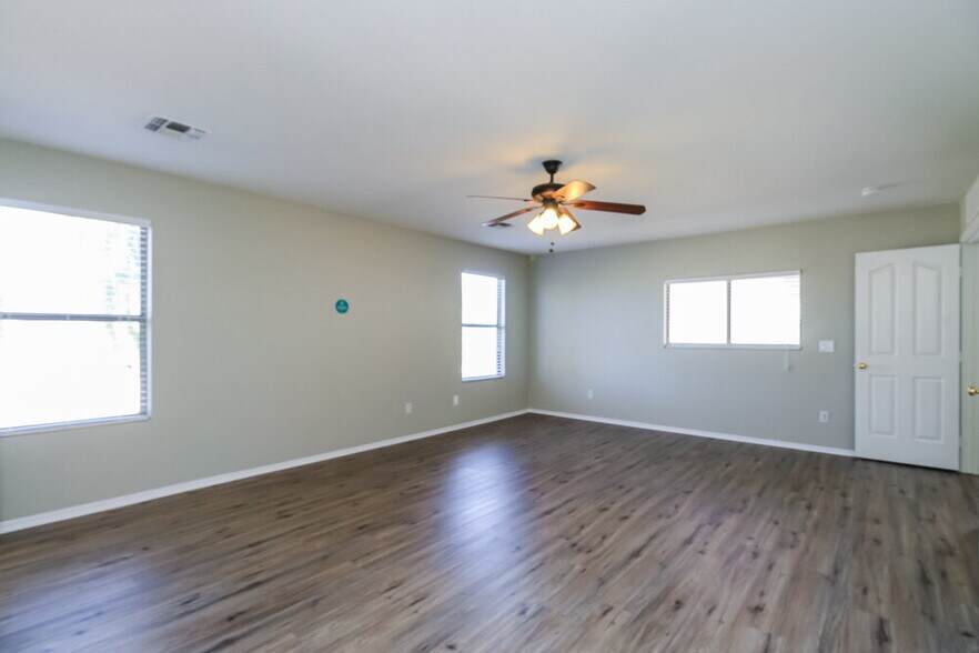 Building Photo - 11528 E Flower Cir