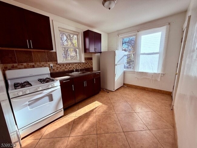 Building Photo - 11 Montrose Terrace