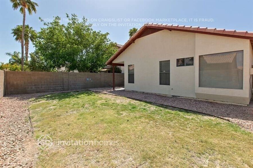 Building Photo - 11564 W Sage Dr