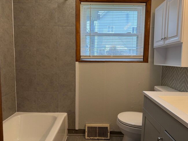 Building Photo - 113 Line Way