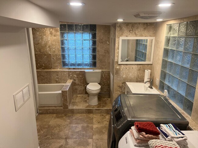 Building Photo - 69 Leroy Street