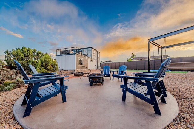 Building Photo - 736 W Rider Dr