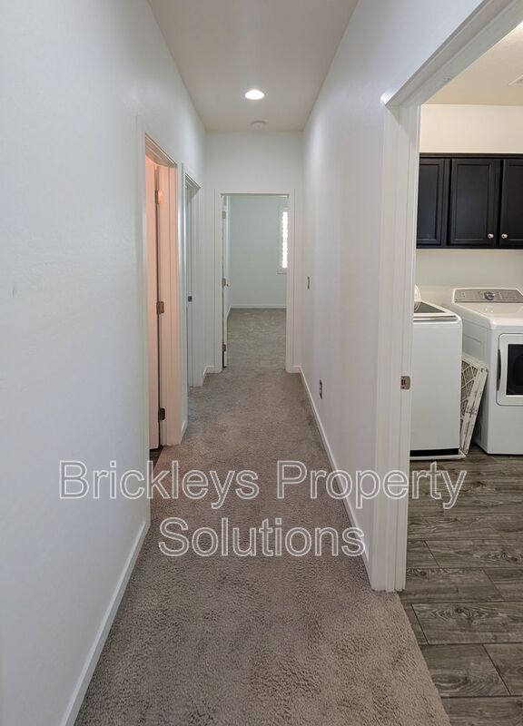 Building Photo - 2632 S Tobin
