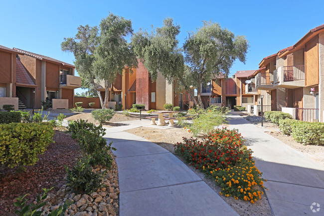 Courtyard - Twain Estates