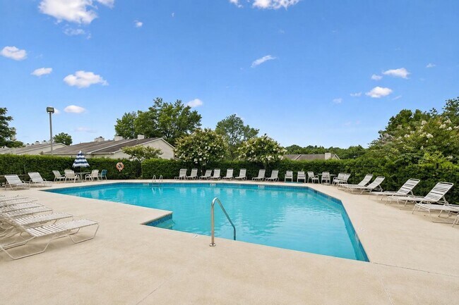 Building Photo - 137 Pepper Ridge Cir