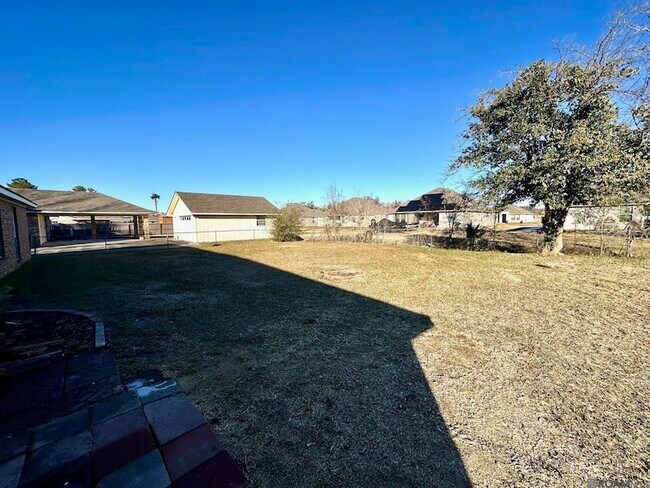 Building Photo - 1428 S Vista Ave