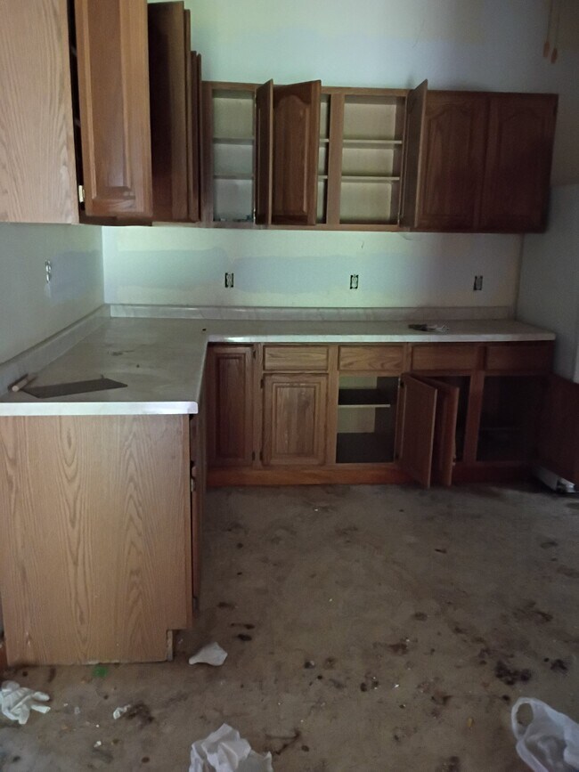 Building Photo - 303 Cedar St