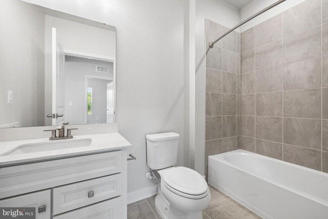 Building Photo - 1611 POTOMAC SHORES Pky