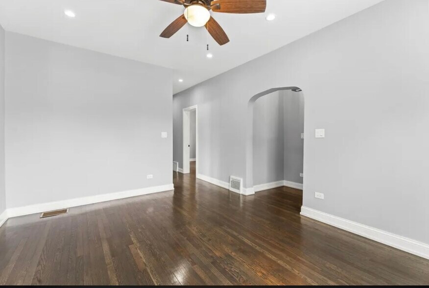 Building Photo - 1059 N Mayfield Ave