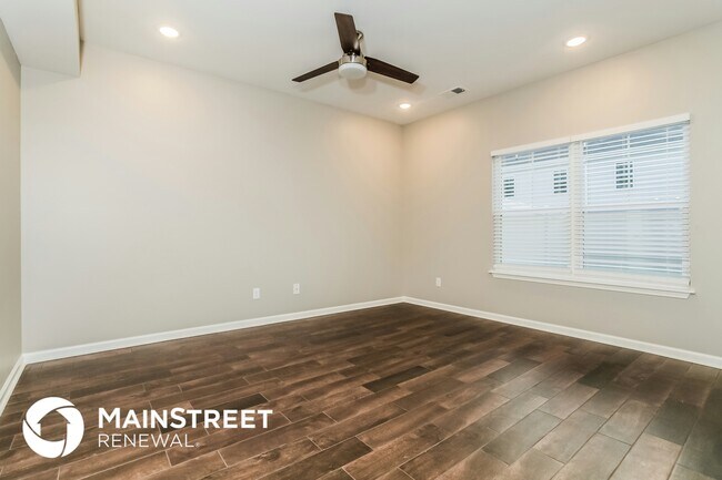 Building Photo - 2052 N Sarah Dr