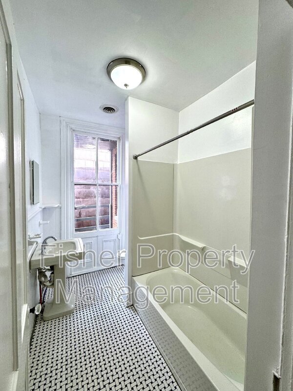 Building Photo - 104 E Leigh St