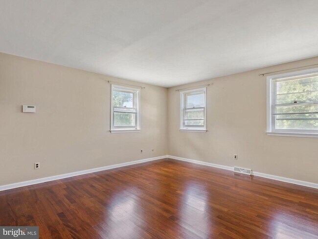 Building Photo - 612 Bough Rd