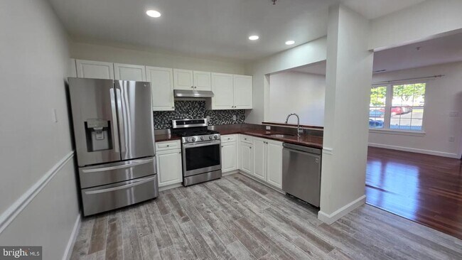 Building Photo - 13860 Crosstie Dr