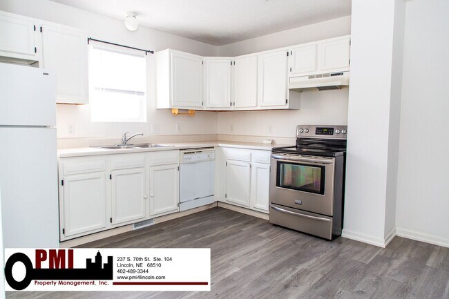 Building Photo - 2929 N 49th St