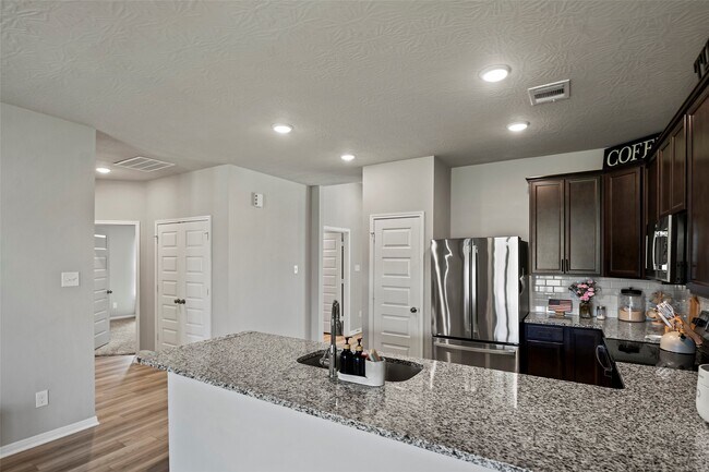 Building Photo - 428 Shoreview Dr