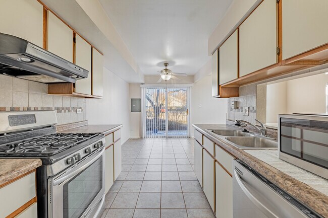 Building Photo - 237 Acorn Dr