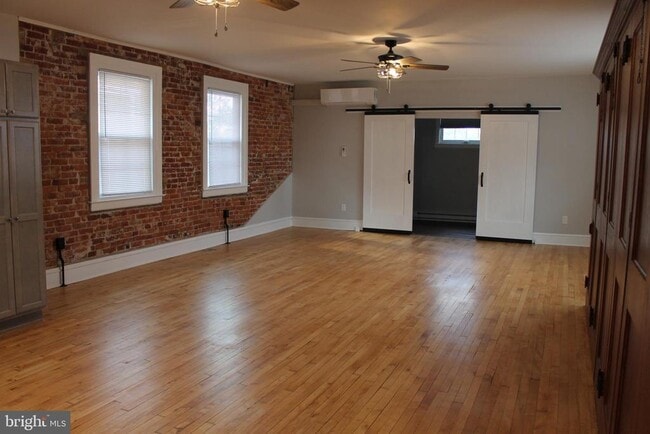 Building Photo - 415 W Broad St