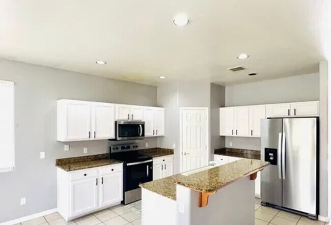 Building Photo - 3 Bed 2 Bath Available Now!! Contact Property Pros Property Management for more details